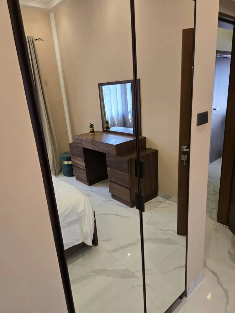 Armoire à portes miroir